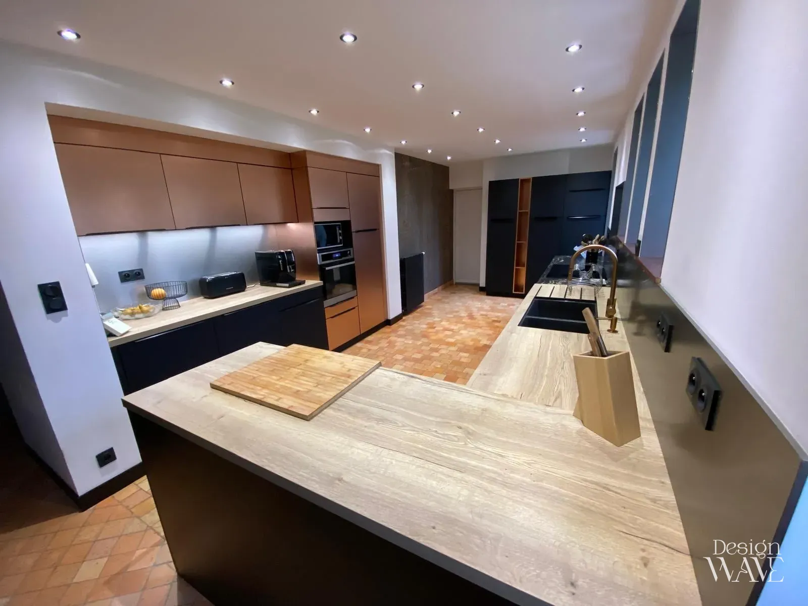 Rénovation de cuisine avec tomettes et design moderne, Design Wave Ancenis - vue 3